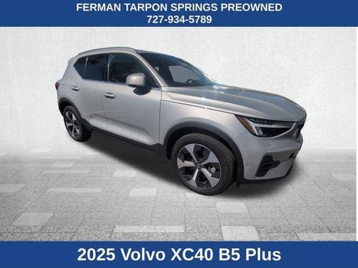 2025 Volvo XC40 B5 Plus Bright Theme