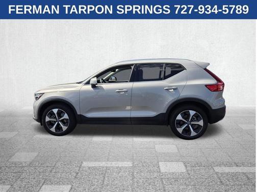 2025 Volvo XC40 B5 Plus Bright Theme