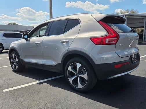 2025 Volvo XC40 B5 Plus Bright Theme