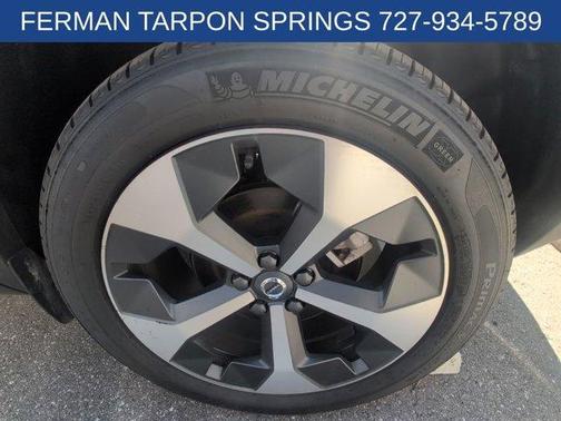 2025 Volvo XC40 B5 Plus Bright Theme