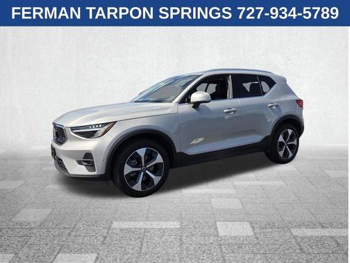 2025 Volvo XC40 B5 Plus Bright Theme