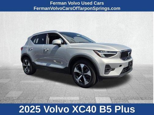 2025 Volvo XC40 B5 Plus Bright Theme