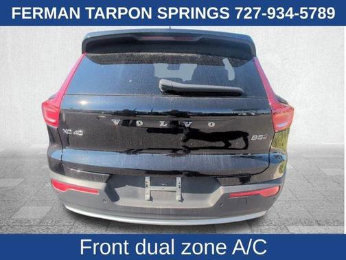 2025 Volvo XC40 B5 Core Bright Theme