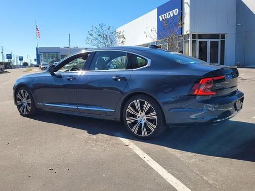 2023 Volvo S90 Recharge Plug-In Hybrid T8 Ultimate