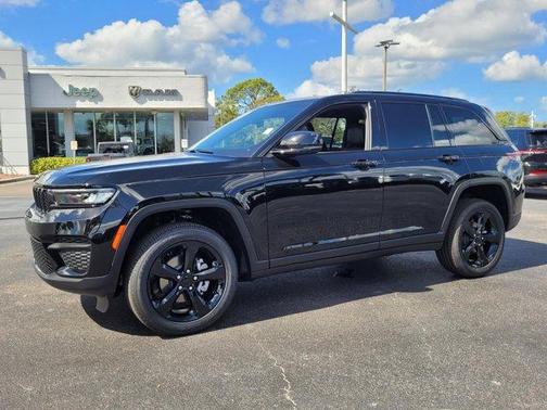 2025 Jeep Grand Cherokee Laredo