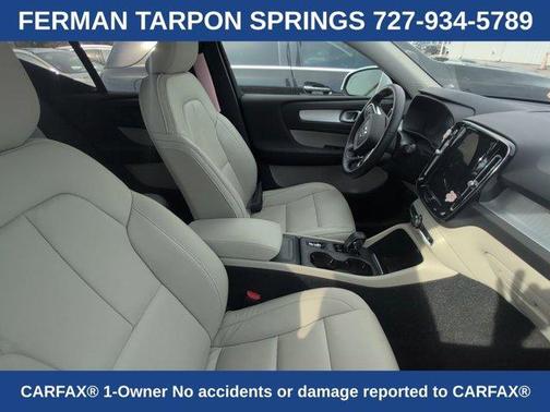 2022 Volvo XC40 T4 Momentum