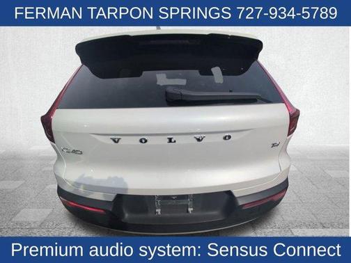 2022 Volvo XC40 T4 Momentum