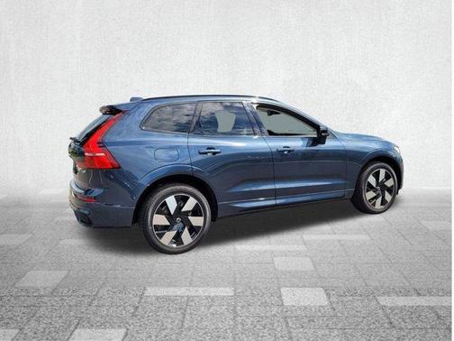 2025 Volvo XC60 Plug-In Hybrid T8 Plus