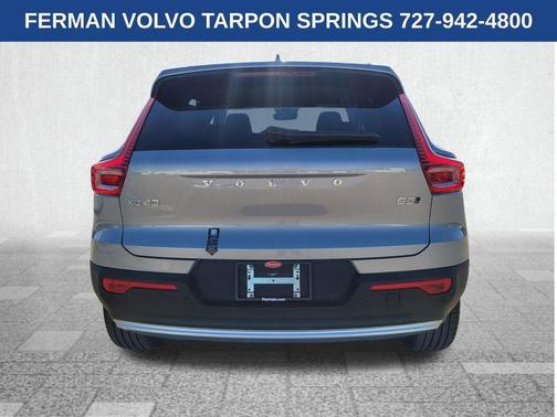 2025 Volvo XC40 B5 Core Bright Theme