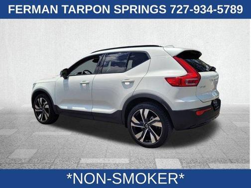 2025 Volvo XC40 B5 Plus Dark Theme