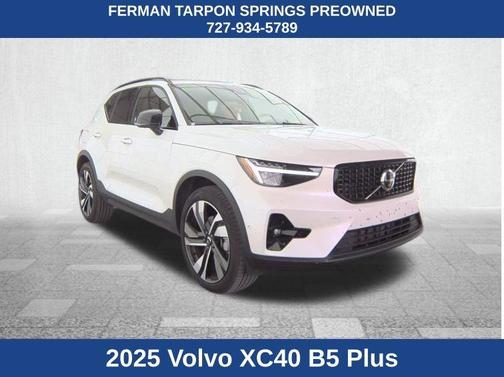 2025 Volvo XC40 B5 Plus Dark Theme