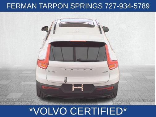 2025 Volvo XC40 B5 Plus Dark Theme
