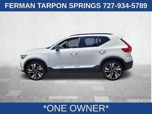 2025 Volvo XC40 B5 Plus Dark Theme