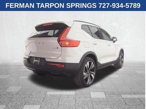 2025 Volvo XC40 B5 Plus Dark Theme