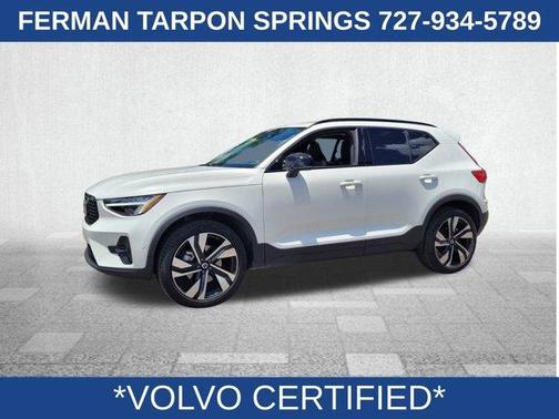 2025 Volvo XC40 B5 Plus Dark Theme
