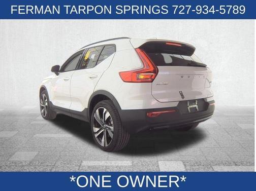 2025 Volvo XC40 B5 Plus Dark Theme