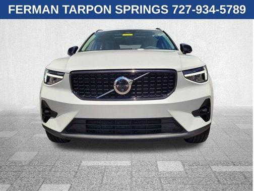 2025 Volvo XC40 B5 Plus Dark Theme