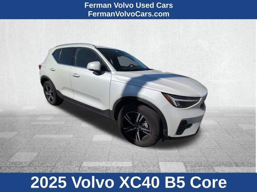 2025 Volvo XC40 B5 Core Bright Theme