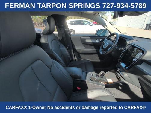 2025 Volvo XC40 B5 Core Bright Theme