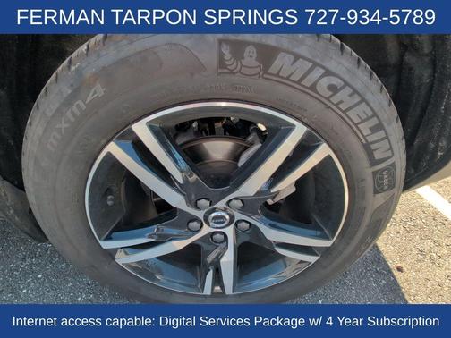 2025 Volvo XC40 B5 Core Bright Theme