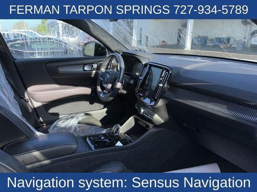 White 2020 Volvo XC40 T4 R-Design