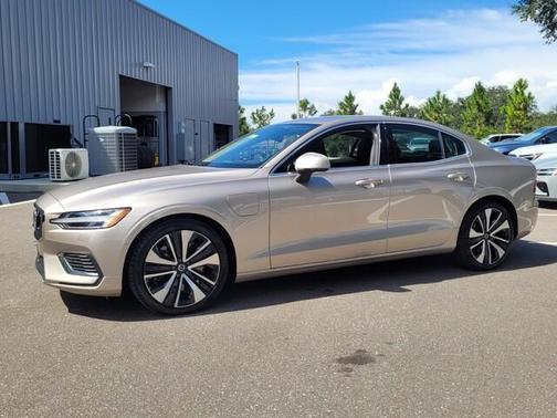 2023 Volvo S60 Recharge Plug-In Hybrid T8 Ultimate Bright Theme