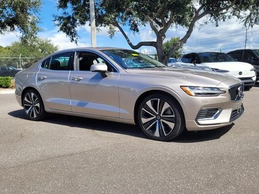 2023 Volvo S60 Recharge Plug-In Hybrid T8 Ultimate Bright Theme