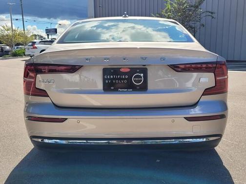 2023 Volvo S60 Recharge Plug-In Hybrid T8 Ultimate Bright Theme