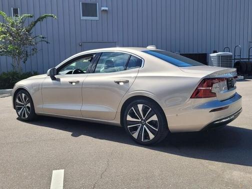 2023 Volvo S60 Recharge Plug-In Hybrid T8 Ultimate Bright Theme