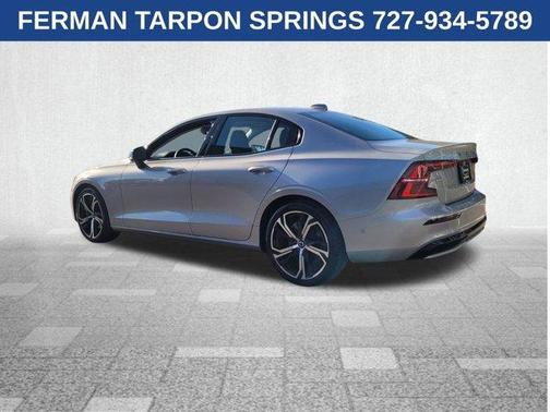 2023 Volvo S60 B5 Plus Dark Theme