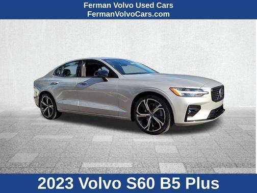 2023 Volvo S60 B5 Plus Dark Theme