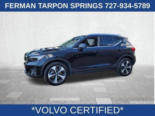 2025 Volvo XC40 B5 Plus Bright Theme