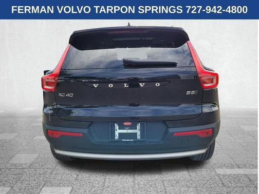 2025 Volvo XC40 B5 Core Bright Theme