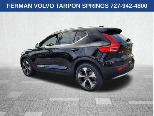 2025 Volvo XC40 B5 Core Bright Theme