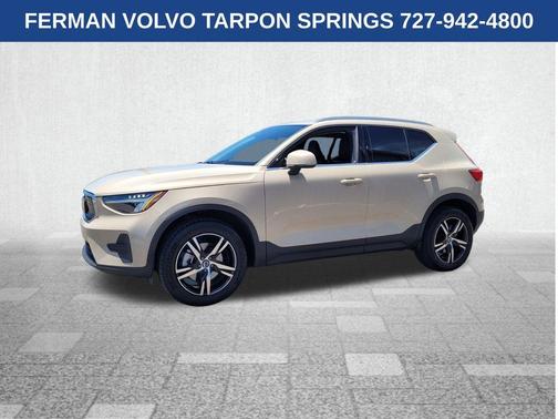 2025 Volvo XC40 B5 Core Bright Theme