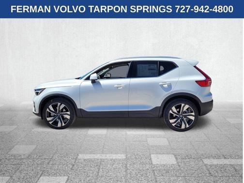 2025 Volvo XC40 B5 Ultra Bright Theme