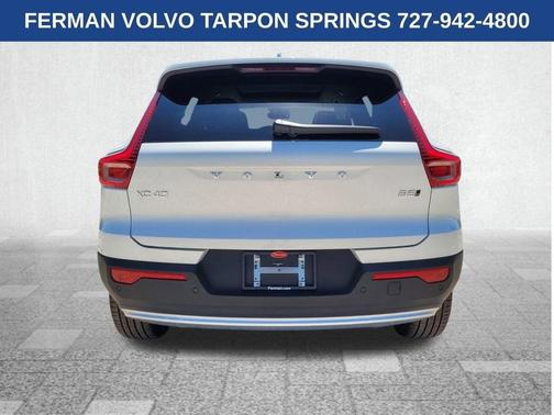 2025 Volvo XC40 B5 Ultra Bright Theme