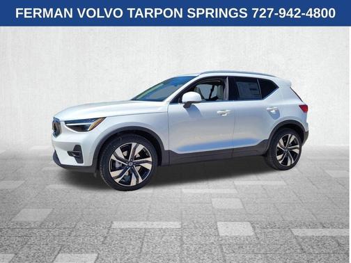 2025 Volvo XC40 B5 Ultra Bright Theme