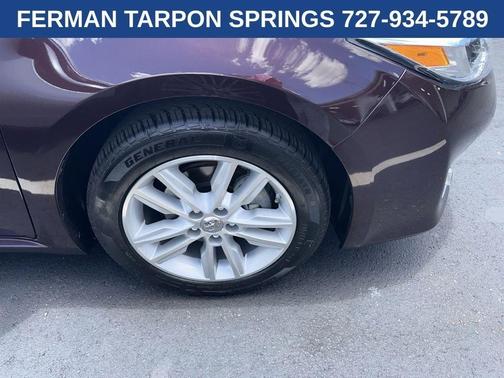 Red 2015 Toyota Avalon XLE