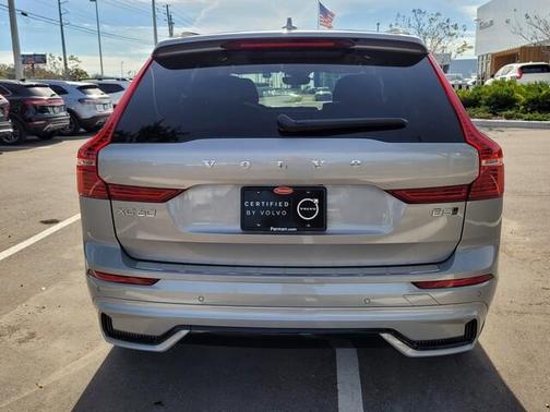 2023 Volvo XC60 B5 Plus Dark Theme