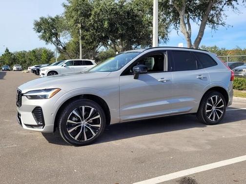 2023 Volvo XC60 B5 Plus Dark Theme