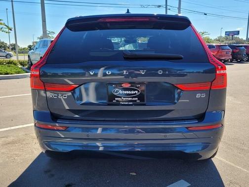 2022 Volvo XC60 B5 Momentum
