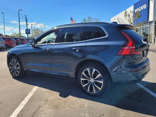 2022 Volvo XC60 B5 Momentum