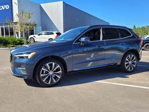 2022 Volvo XC60 B5 Momentum
