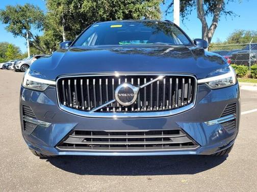 2022 Volvo XC60 B5 Momentum