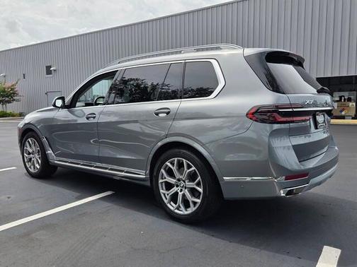 Gray 2025 BMW X7 xDrive40i