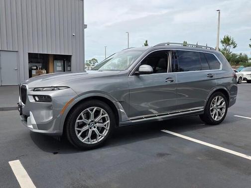 Gray 2025 BMW X7 xDrive40i