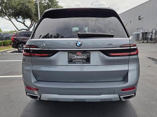 Gray 2025 BMW X7 xDrive40i