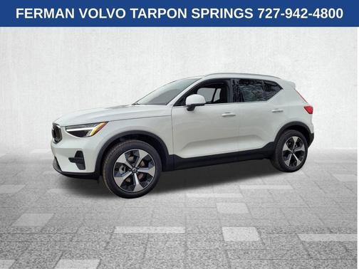 2025 Volvo XC40 B5 Core Bright Theme