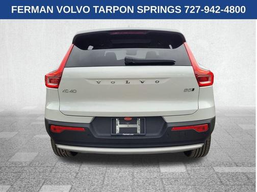 2025 Volvo XC40 B5 Core Bright Theme